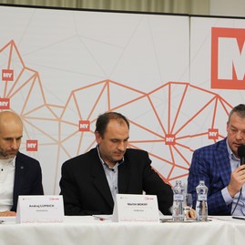 Transformáciu regiónu hornej nitry i rozpracovaný akčný plán bližšie predstavila panelová diskusia, prvé verejné prerokovanie hostila handlová - IMG_0685