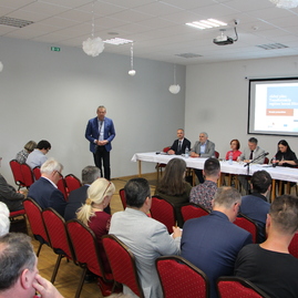 Transformáciu regiónu hornej nitry i rozpracovaný akčný plán bližšie predstavila panelová diskusia, prvé verejné prerokovanie hostila handlová - IMG_0732