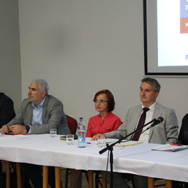 Transformáciu regiónu hornej nitry i rozpracovaný akčný plán bližšie predstavila panelová diskusia, prvé verejné prerokovanie hostila handlová - IMG_0750