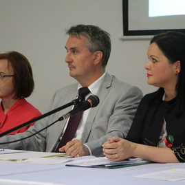 Transformáciu regiónu hornej nitry i rozpracovaný akčný plán bližšie predstavila panelová diskusia, prvé verejné prerokovanie hostila handlová - IMG_0763