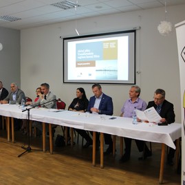 Transformáciu regiónu hornej nitry i rozpracovaný akčný plán bližšie predstavila panelová diskusia, prvé verejné prerokovanie hostila handlová - IMG_0767