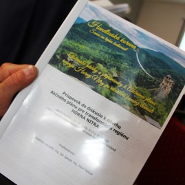 Transformáciu regiónu hornej nitry i rozpracovaný akčný plán bližšie predstavila panelová diskusia, prvé verejné prerokovanie hostila handlová - IMG_0789