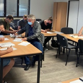 Zväčšiť fotografiu - Trenčianska župa pomáha baníkom už viac ako rok - jkhjh