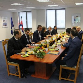 Zväčšiť fotografiu - Trenčianska župa rokovala o možnostiach spolupráce so slovenskou agentúrou životného prostredia - IMG_0032