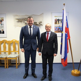 Zväčšiť fotografiu - Trenčianska župa rokovala o možnostiach spolupráce so slovenskou agentúrou životného prostredia - IMG_4757_zmensena