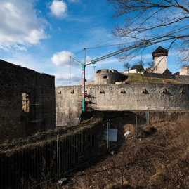Zväčšiť fotografiu - Trenčiansky hrad odkryje vďaka projektu trebuchet viacero nových zákutí - 20200224_TN_hrad_002w_zmensena