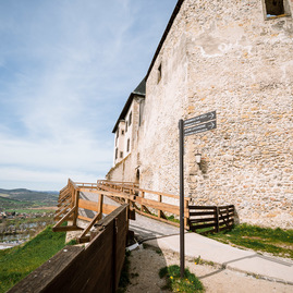 Zväčšiť fotografiu - Trenčiansky hrad ponúka nové výhľady i novosprístupnené zákutia - TSK_TN hrad_trebuchet_web (66)