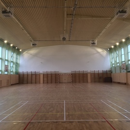 Trenčiansky samosprávny kraj sa stal úspešným žiadateľom o dotáciu na rekonštrukciu troch stredoškolských telocviční - image1