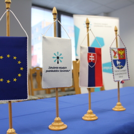 Trenčiansky samosprávny kraj začína spoluprácu s mladými podnikateľmi - MEMORANDUM_ZMPS_TSK (3)