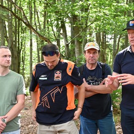 Zväčšiť fotografiu - V srdci prírody odštartovali výstavbu novej vyhliadkovej veže