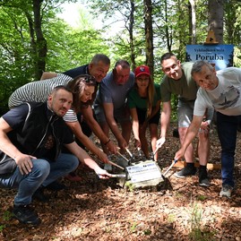 Zväčšiť fotografiu - V srdci prírody odštartovali výstavbu novej vyhliadkovej veže