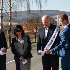Zväčšiť fotografiu - Vďaka cezhraničnému projektu bolo vynovených viac ako 7,6 km cesty na oboch stranách hranice - TSK_Zlepšenie dostupnosti Bošáckej doliny_strih pásky_mini (23 of 54)