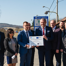 Zväčšiť fotografiu - Vďaka cezhraničnému projektu bolo vynovených viac ako 7,6 km cesty na oboch stranách hranice - TSK_Zlepšenie dostupnosti Bošáckej doliny_strih pásky_mini (26 of 54)