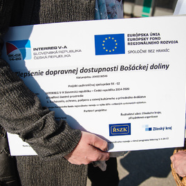 Zväčšiť fotografiu - Vďaka cezhraničnému projektu bolo vynovených viac ako 7,6 km cesty na oboch stranách hranice - TSK_Zlepšenie dostupnosti Bošáckej doliny_strih pásky_mini (4 of 54)