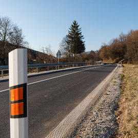 Zväčšiť fotografiu - Vďaka cezhraničnému projektu bolo vynovených viac ako 7,6 km cesty na oboch stranách hranice - TSK_Zlepšenie dostupnosti Bošáckej doliny_strih pásky_mini (50 of 54)