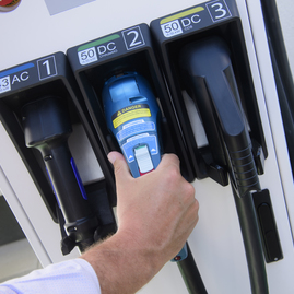 Zväčšiť fotografiu - Vďaka používaniu elektromobilov župa ušetrila už viac ako 27 ton emisií co2 - RYCHLONABIJACKA_PD__2_