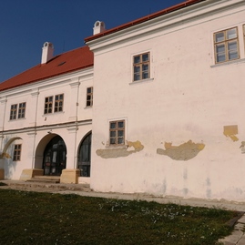 Zväčšiť fotografiu - Virtuálnou konferenciou o revitalizácii draškovičovho kaštieľa v čachticiach poklepali základný kameň - Draškovičov kaštieľ_revitalizácia (16)