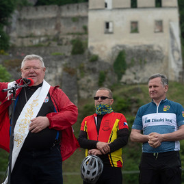 Zväčšiť fotografiu - Všetky cesty vedú do ríma, no mnohé z nich idú práve cez skalku - 20200601_TSK_cyklotrasa_144w