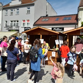 Zväčšiť fotografiu - Z námestia v trenčíne rozvoniaval les