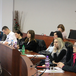 Žiadatelia o eurofondy sa dnes na župnom úrade dozvedeli viac aj o novinkách pri podávaní žiadostí o nfp v rámci programu spolupráce interreg v-a sk-cz - IMG_4727