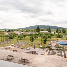 Zväčšiť fotografiu - Zmeňte šedé zóny vo vašom okolí na zelené plochy - TSK_EKO_centrum_ZiTo_mini-11