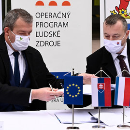 Zväčšiť fotografiu - Zmluva na národný projekt pre hornú nitru podpísaná! - 20201110_PD_TK_029w