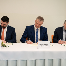 Zväčšiť fotografiu - Agrorezort podporí stredné aj vysoké školy poľnohospodárskeho zamerania - TSK_Memorandum Pruské_mini (13 of 31)
