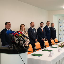 Zväčšiť fotografiu - Agrorezort podporí stredné aj vysoké školy poľnohospodárskeho zamerania - TSK_Memorandum Pruské_mini (5 of 31)