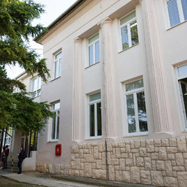 Zväčšiť fotografiu - Bánovské gymnázium s odvhlčeným átriom - 20210908_TSK__043w
