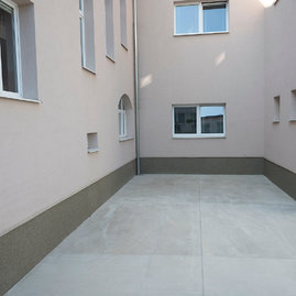 Zväčšiť fotografiu - Bánovské gymnázium s odvhlčeným átriom - 20210908_TSK__050w