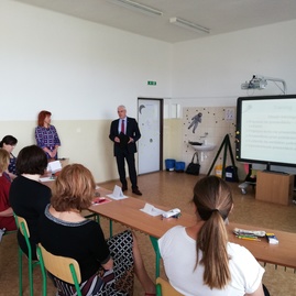 Bánovské gymnázium sa zapojilo do nového projektu, ktorý pomáha rozvíjať komunikačné schopnosti - pedagogovia_ucastnici_projektu