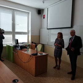 Bánovské gymnázium sa zapojilo do nového projektu, ktorý pomáha rozvíjať komunikačné schopnosti - uvod_besedy