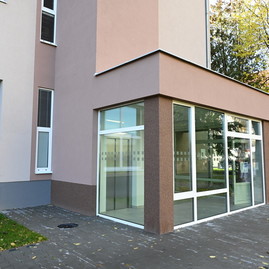 Zväčšiť fotografiu - Bezbariérová je už aj soš pod sokolicami v trenčíne