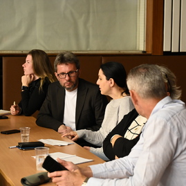 Zväčšiť fotografiu - Bezpečnosť na školách v kraji sa zlepšuje vďaka spolupráci polície a riaditeľov škôl