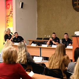 Zväčšiť fotografiu - Bezpečnosť na školách v kraji sa zlepšuje vďaka spolupráci polície a riaditeľov škôl