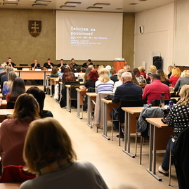 Zväčšiť fotografiu - Bezpečnosť na školách v kraji sa zlepšuje vďaka spolupráci polície a riaditeľov škôl