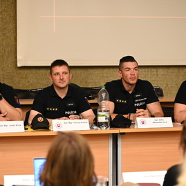 Zväčšiť fotografiu - Bezpečnosť na školách v kraji sa zlepšuje vďaka spolupráci polície a riaditeľov škôl