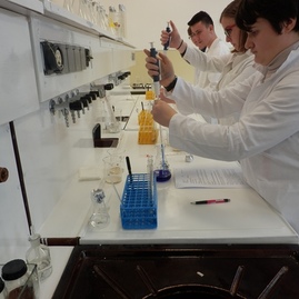 Biologická olympiáda pre stredoškolákov sa premiérovo konala v priestoroch trenčianskej univerzity alexandra dubčeka - P3220106