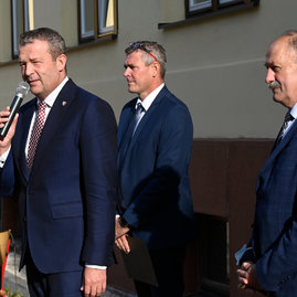 Zväčšiť fotografiu - Brány župných stredných škôl prekročilo takmer 16 tisíc študentov - 20210902_TSK_skoly_017w