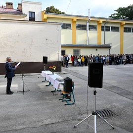 Zväčšiť fotografiu - Brány župných stredných škôl prekročilo takmer 16 tisíc študentov - 20210902_TSK_skoly_041w