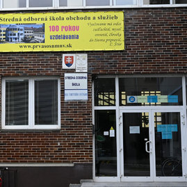 Zväčšiť fotografiu - Brány župných stredných škôl prekročilo takmer 16 tisíc študentov - 20210902_TSK_skoly_054w