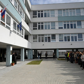 Zväčšiť fotografiu - Brány župných stredných škôl prekročilo takmer 16 tisíc študentov - 20210902_TSK_skoly_073w