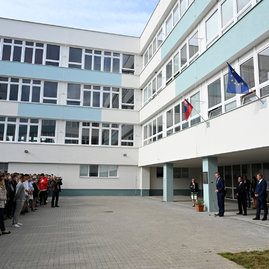 Zväčšiť fotografiu - Brány župných stredných škôl prekročilo takmer 16 tisíc študentov - 20210902_TSK_skoly_078w