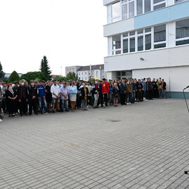 Zväčšiť fotografiu - Brány župných stredných škôl prekročilo takmer 16 tisíc študentov - 20210902_TSK_skoly_083w