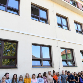 Budova novomestskej soš obchodu a služieb na weisseho ulici sa od začiatku školského roka pýši viac ako 140-timi novými oknami - 20190904_TSK_skoly_054w