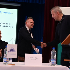 Zväčšiť fotografiu - Budúcnosť strojárstva: súťaž hostili z modernizovaných priestorov