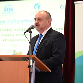 Zväčšiť fotografiu - Budúcnosť strojárstva: súťaž hostili z modernizovaných priestorov