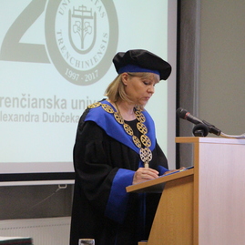 Celkom 62 absolventiek bakalárskeho odboru ošetrovateľstvo si dnes prevzalo diplom - IMG_9189