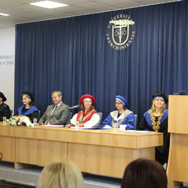 Celkom 62 absolventiek bakalárskeho odboru ošetrovateľstvo si dnes prevzalo diplom - IMG_9249