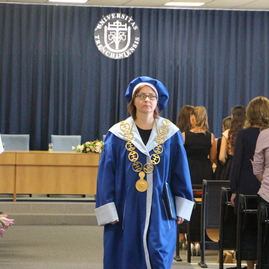 Celkom 62 absolventiek bakalárskeho odboru ošetrovateľstvo si dnes prevzalo diplom - IMG_9279